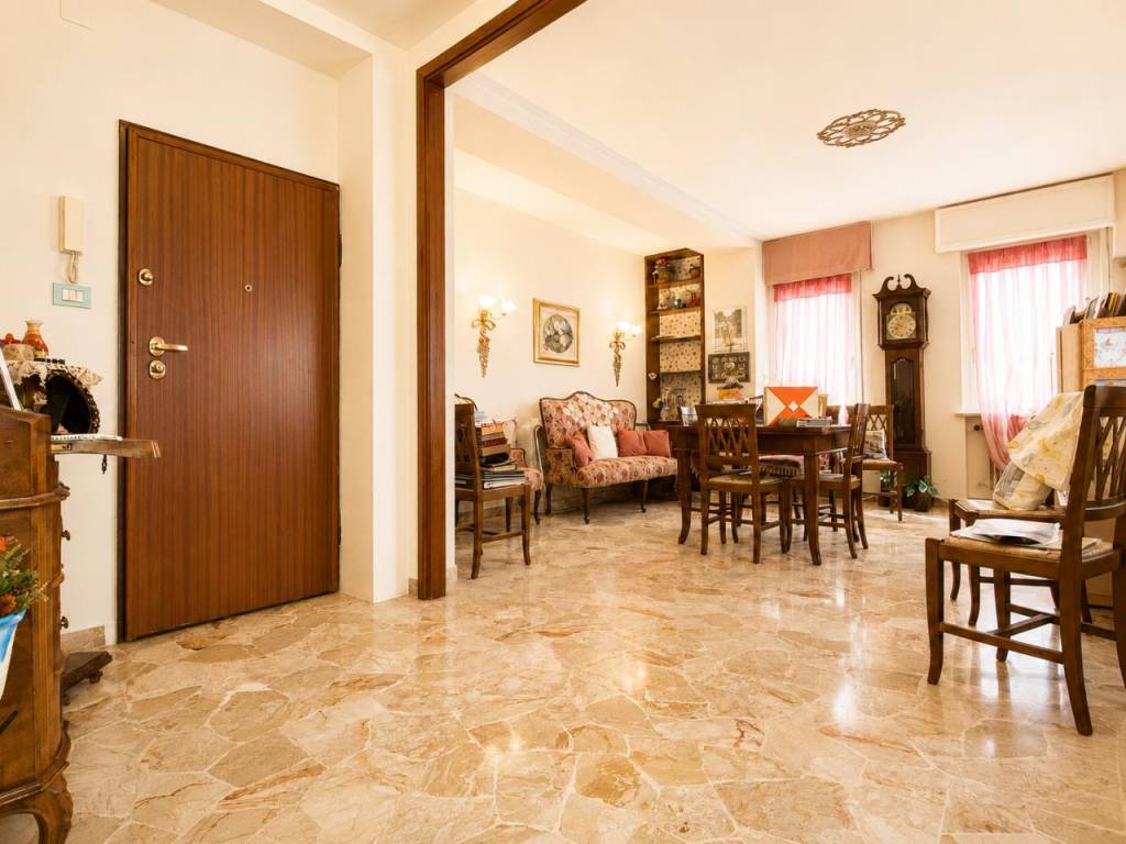 CONTRA’ MURE PORTA S. LUCIA – Luminoso bicamere con terrazzo