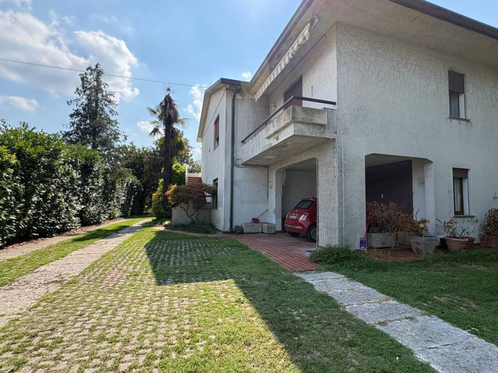GRISIGNANO DI ZOCCO – Tricamere con ingresso indipendente e ampio giardino privato