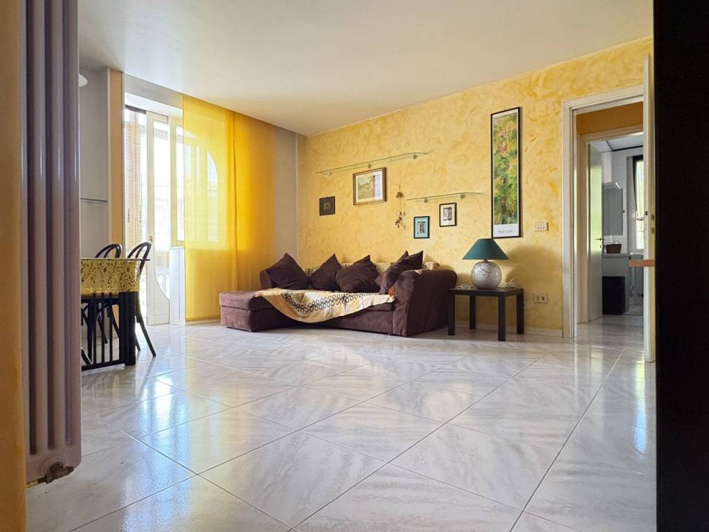 ZONA PISCINE – Appartamento bicamere al primo con garage
