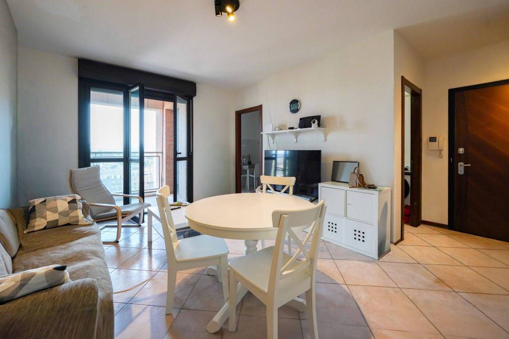 Luminoso trilocale con terrazzo, cantina e garage a Fidenza