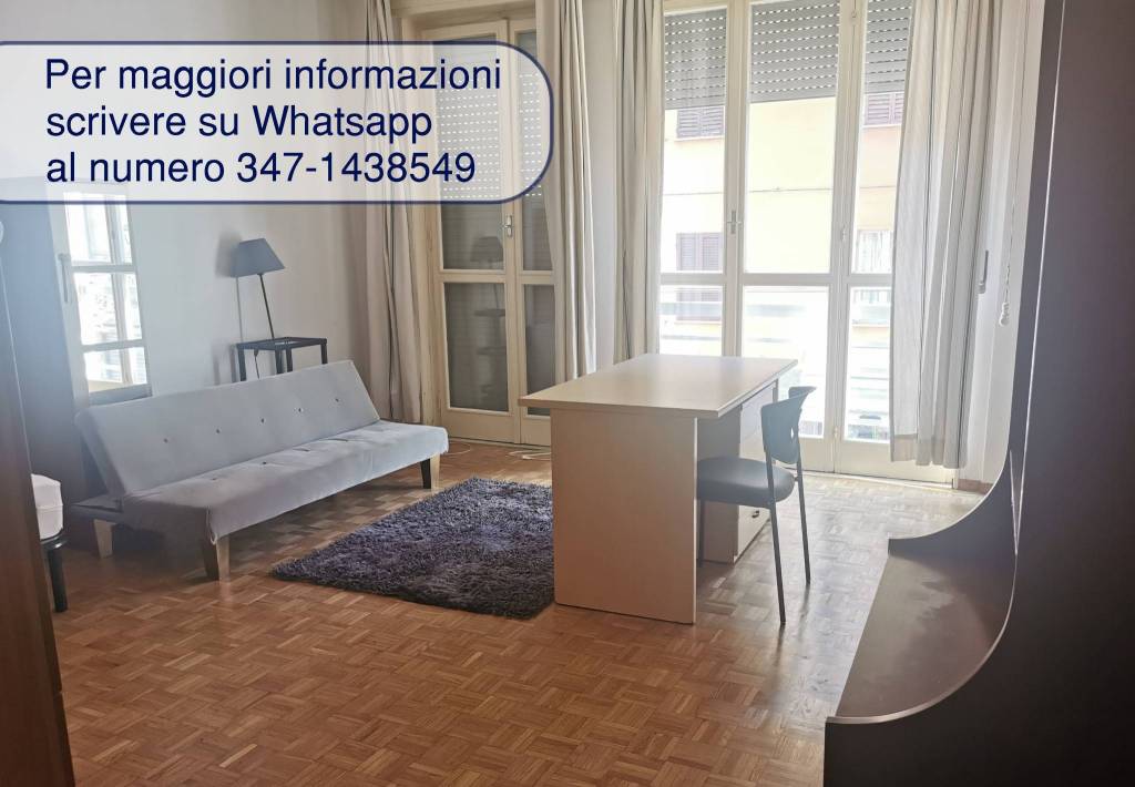 Ampie camere matrimonali per studenti, una con balcone