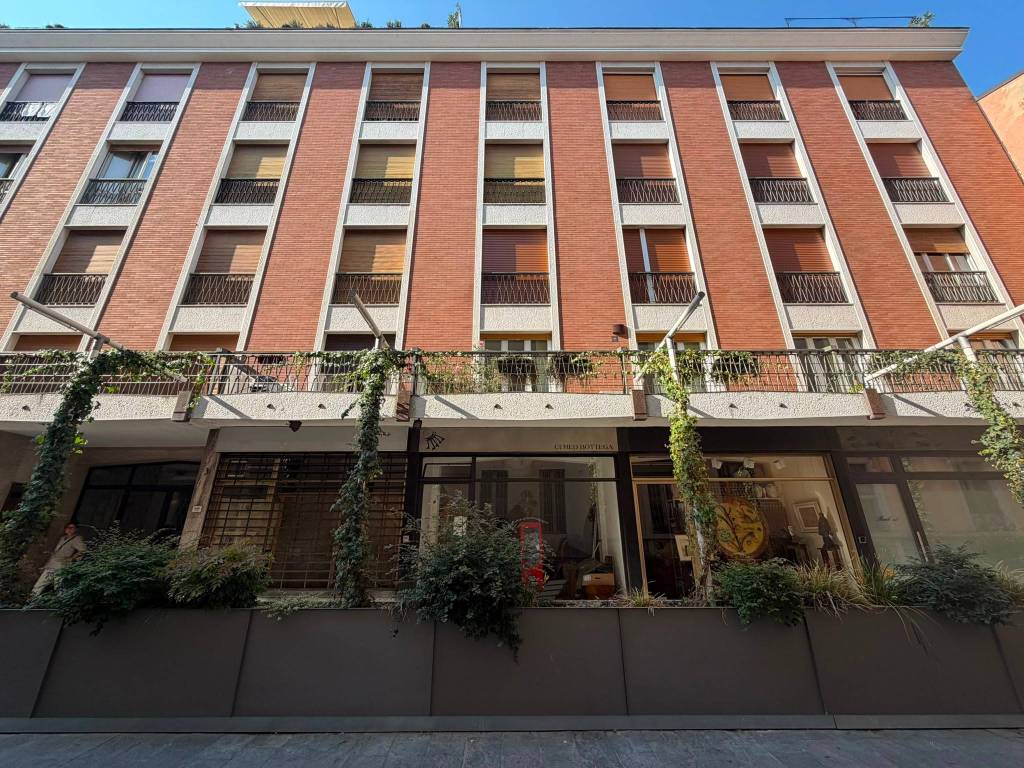 MURA COMMERCIALI IN PIENO CENTRO STORICO DI PARMA