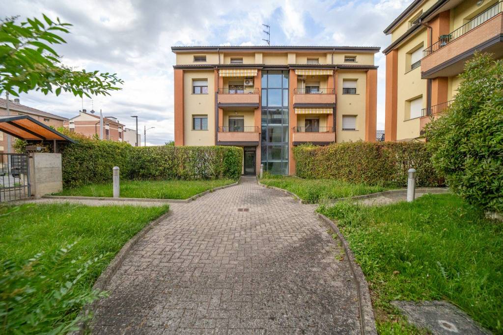 INVESTIMENTO A VICOMERO: TRILOCALE A REDDITO CON GARAGE