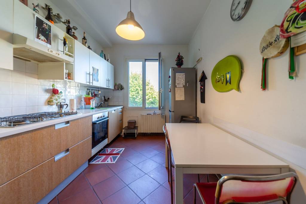 Quadrilocale con cantina e garage, in zona ospedale.
