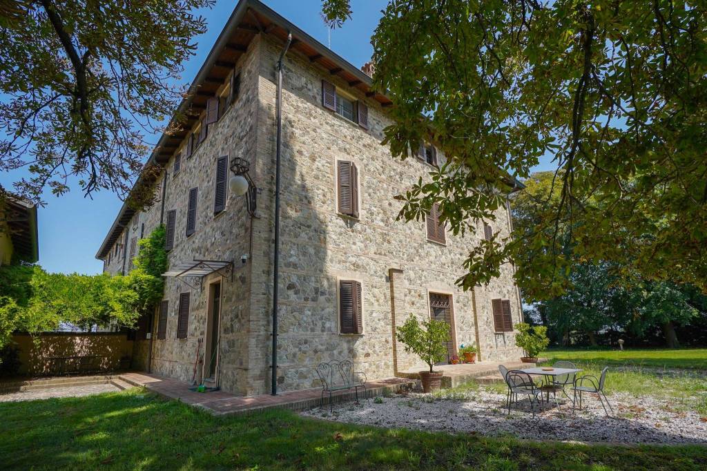 IL RIFUGIO PERFETTO PER LA VOSTRA FAMIGLIA A MONTICELLI