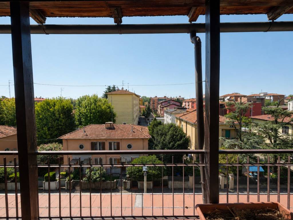 Trilocale in ottimo stato con cantina e terrazzo abitabile.