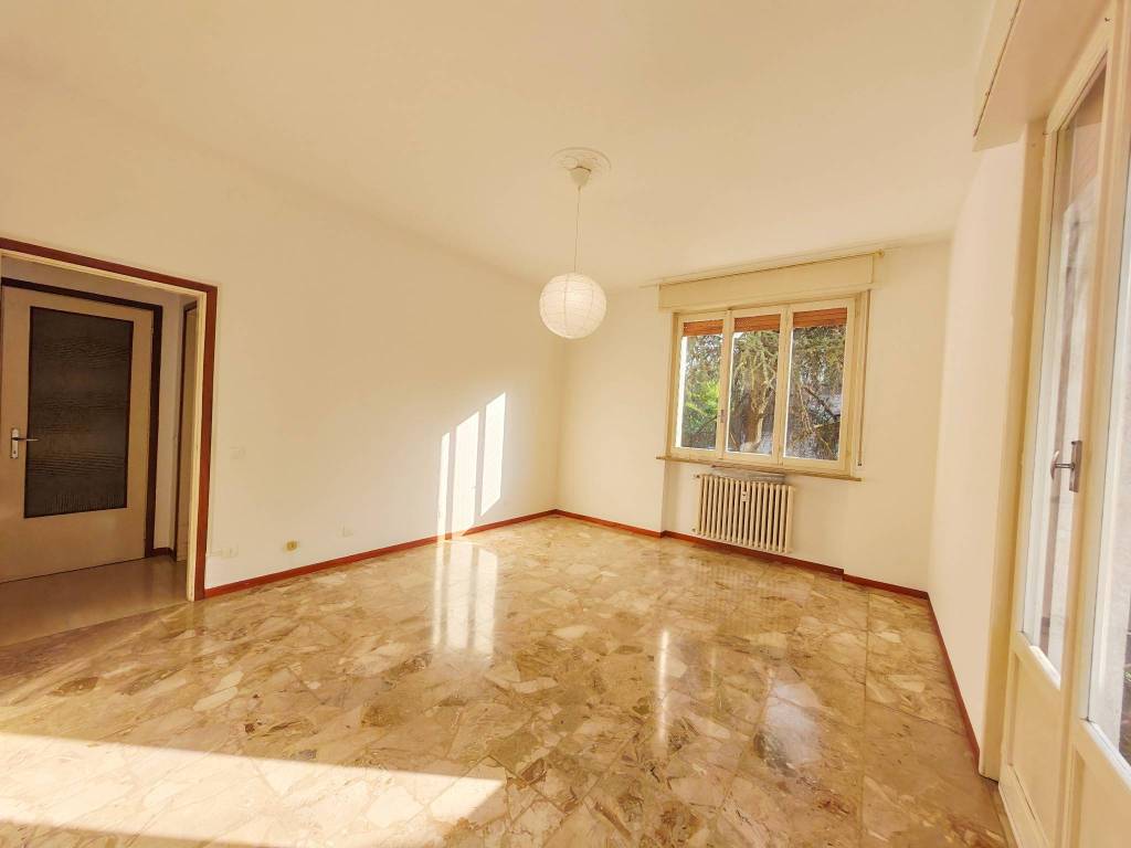 Cittadella: ampio trilocale con 2 balconi e possibilità box.