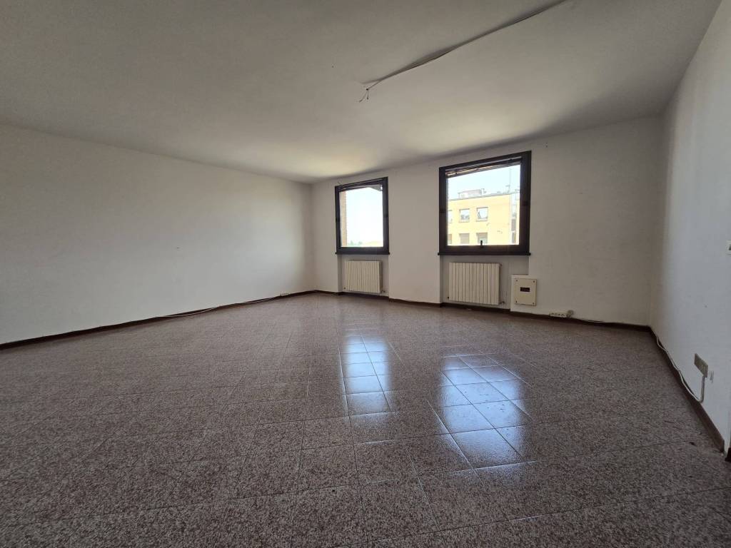 AFFITTASI_ UFFICIO A PARMA_Viale Piacenza