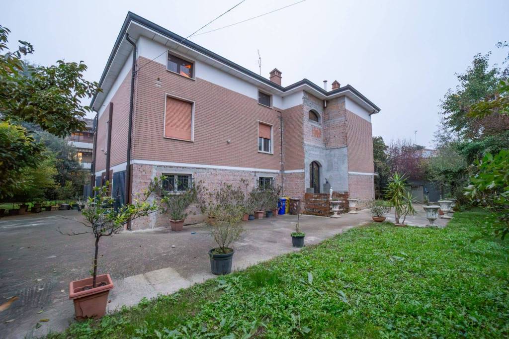 Fognano: appartamento in bifamiliare con ampio giardino