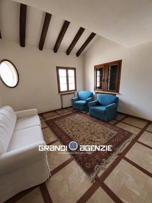 Casa singola con ampio giardino