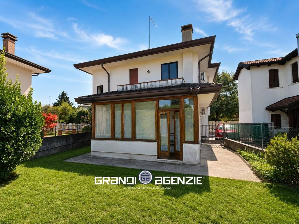 CASA SINGOLA CON GIARDINO IN CENTRO DI MOGLIANO VENETO