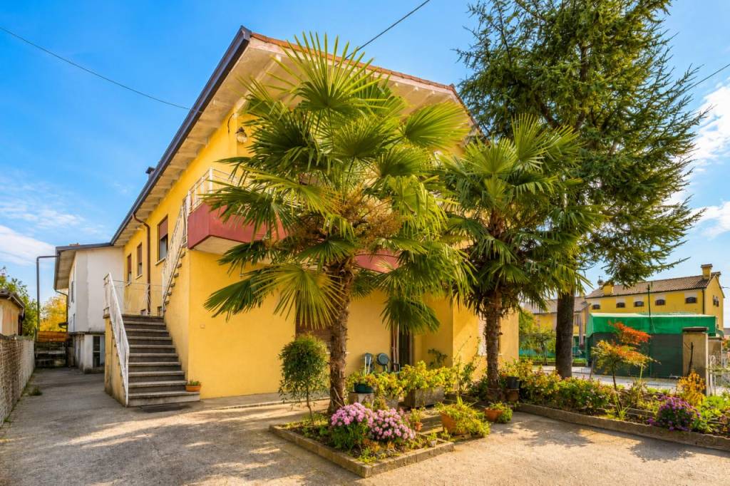 LERINO – Grande appartamento bicamere con ingresso indipendente