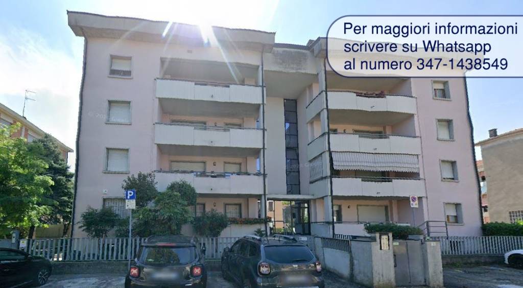 Trilocale ultimo piano con terrazzo e posto auto in cortile