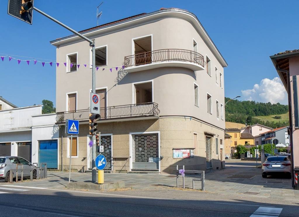 Località Gaiano: intera palazzina residenziale e commerciale