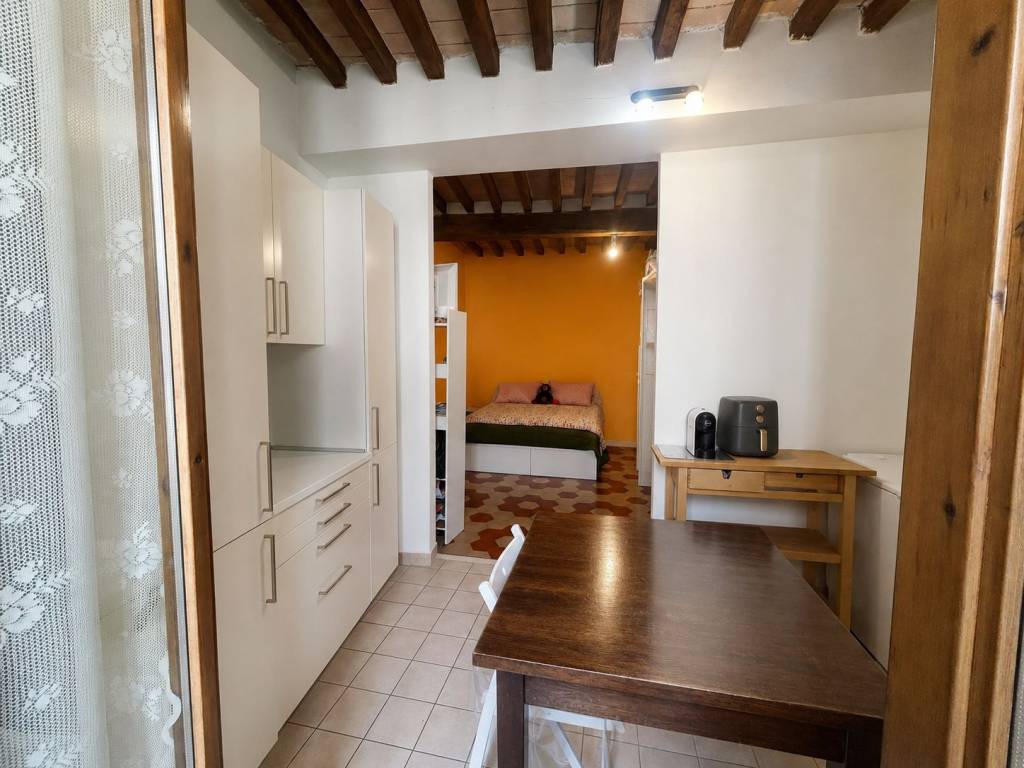 Monolocale ottimo per investimento. Oltretorrente.
