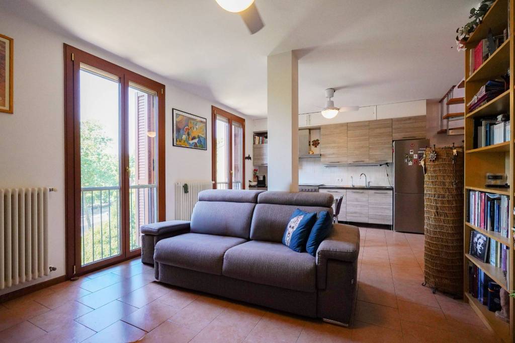 Bilocale su 2 livelli, moderno e luminoso. Possibilità box.
