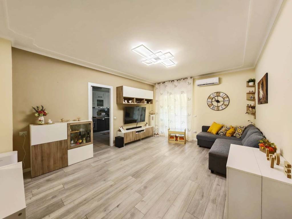 Trilocale con garage doppio, balconi, orto e posto auto!