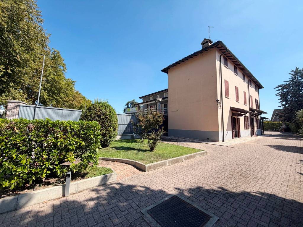 Ampia villa semindipendente con 600 mq di spazio esterno.