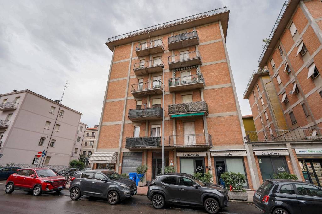Bilocale in zona Montanara con cantina.