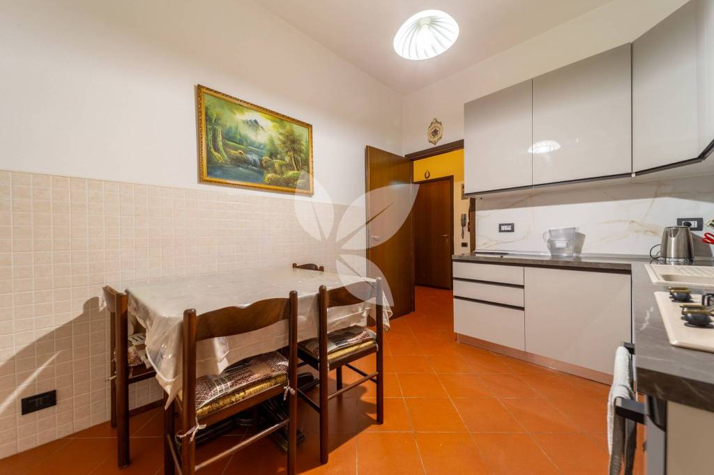 Fornovo : 3 locali con balcone, cantina, garage e posto auto