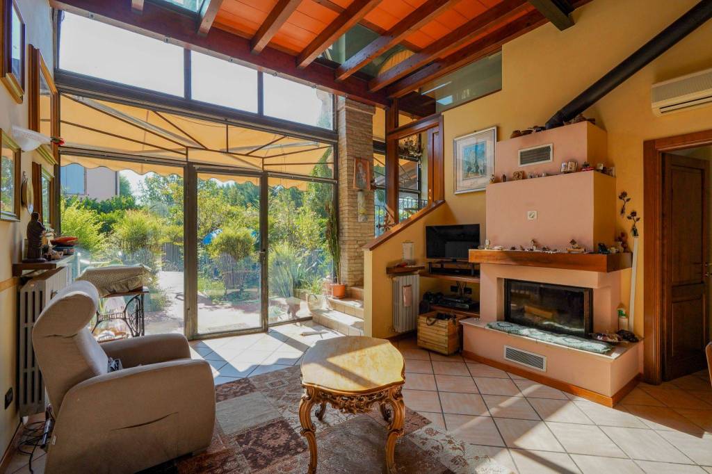 San Prospero: casa a schiera con giardino, tre camere