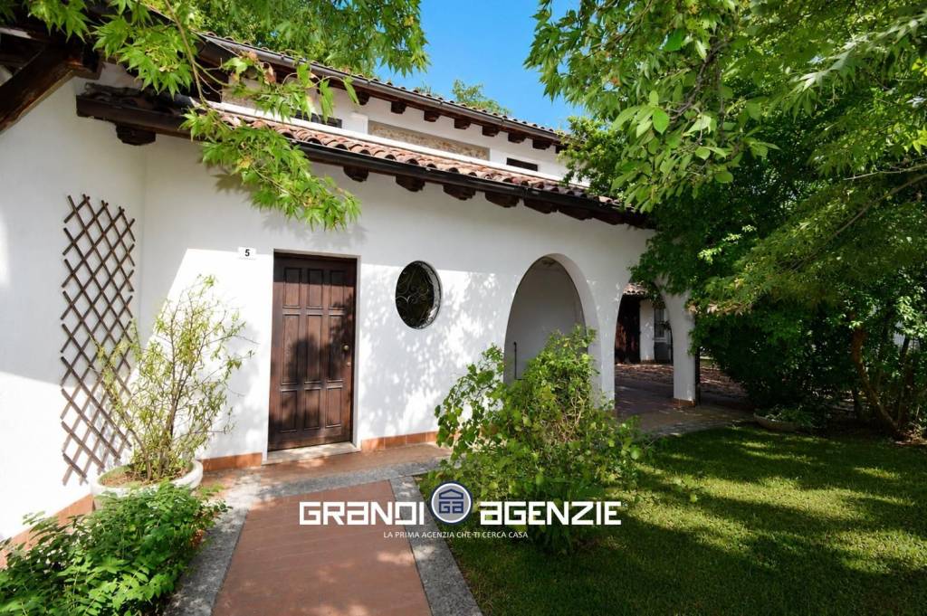 Casa singola con ampio giardino