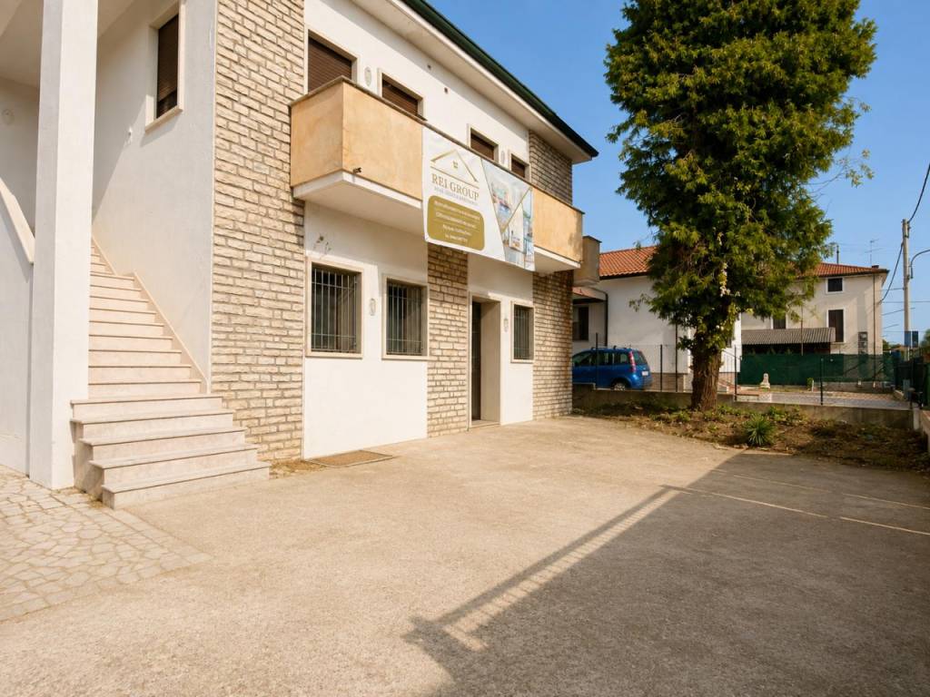 V. ASTICHELLO – Bicamere ristrutturato classe A con giardino esclusivo e posto auto