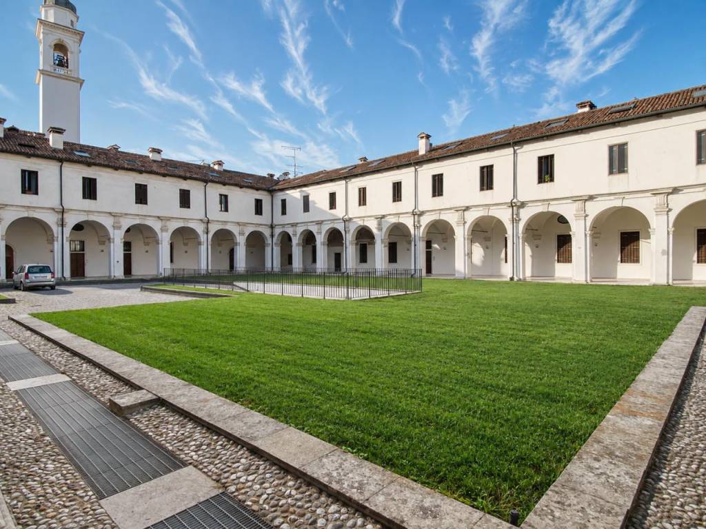 CONTRA’ SANTA CATERINA – Affittasi mini appartamento duplex biservizi con garage