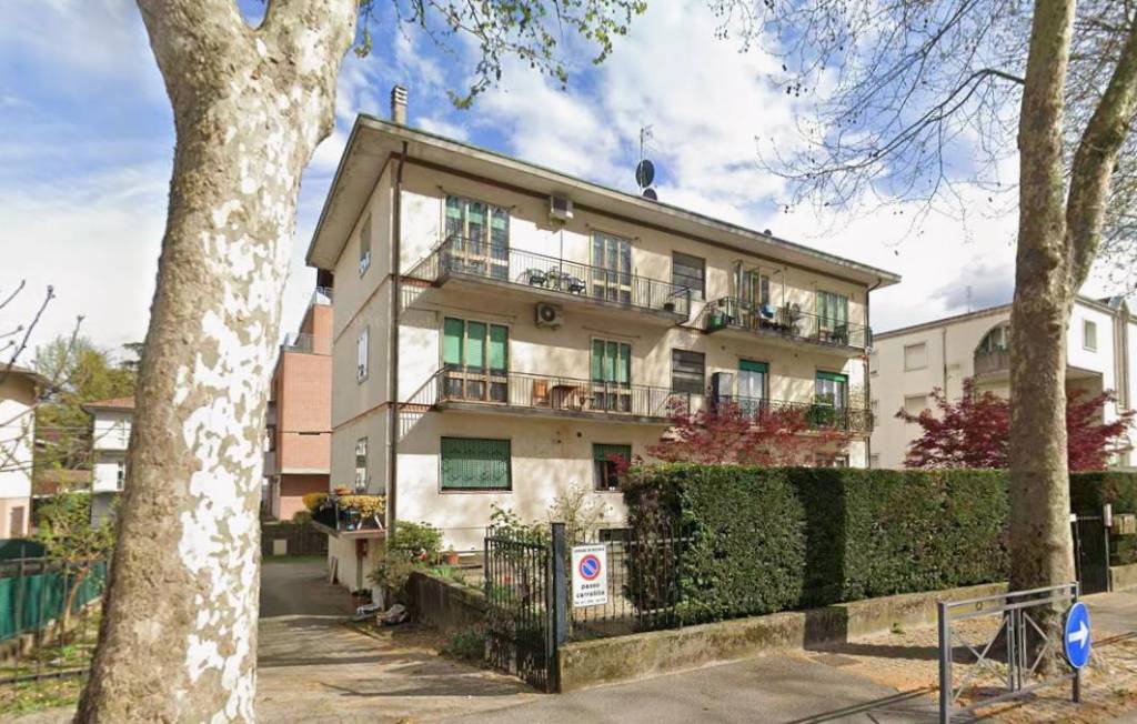 SAN BORTOLO – Appartamento bicamere locato con terrazzo, cantina e garage