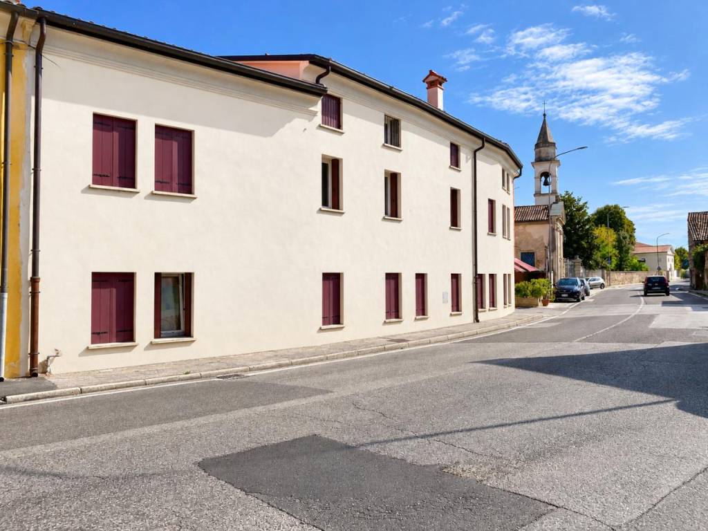 LONGARA – Compendio immobiliare di 8 appartamenti a reddito