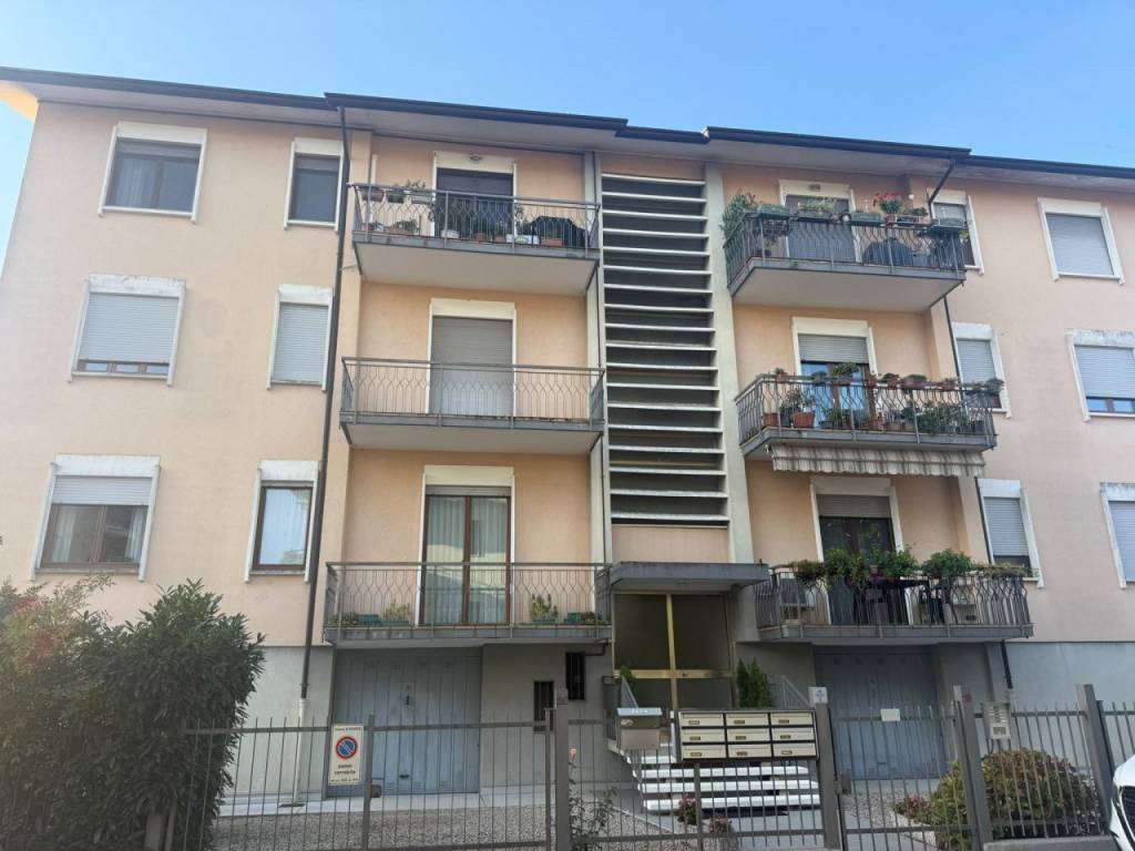 SAN PIO X – Bicamere con terrazze e garage